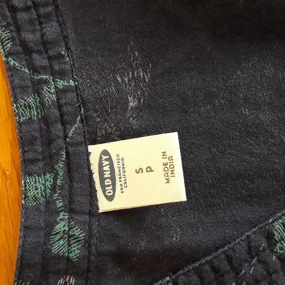 Size small old navy blouse - Picture 4 of 6